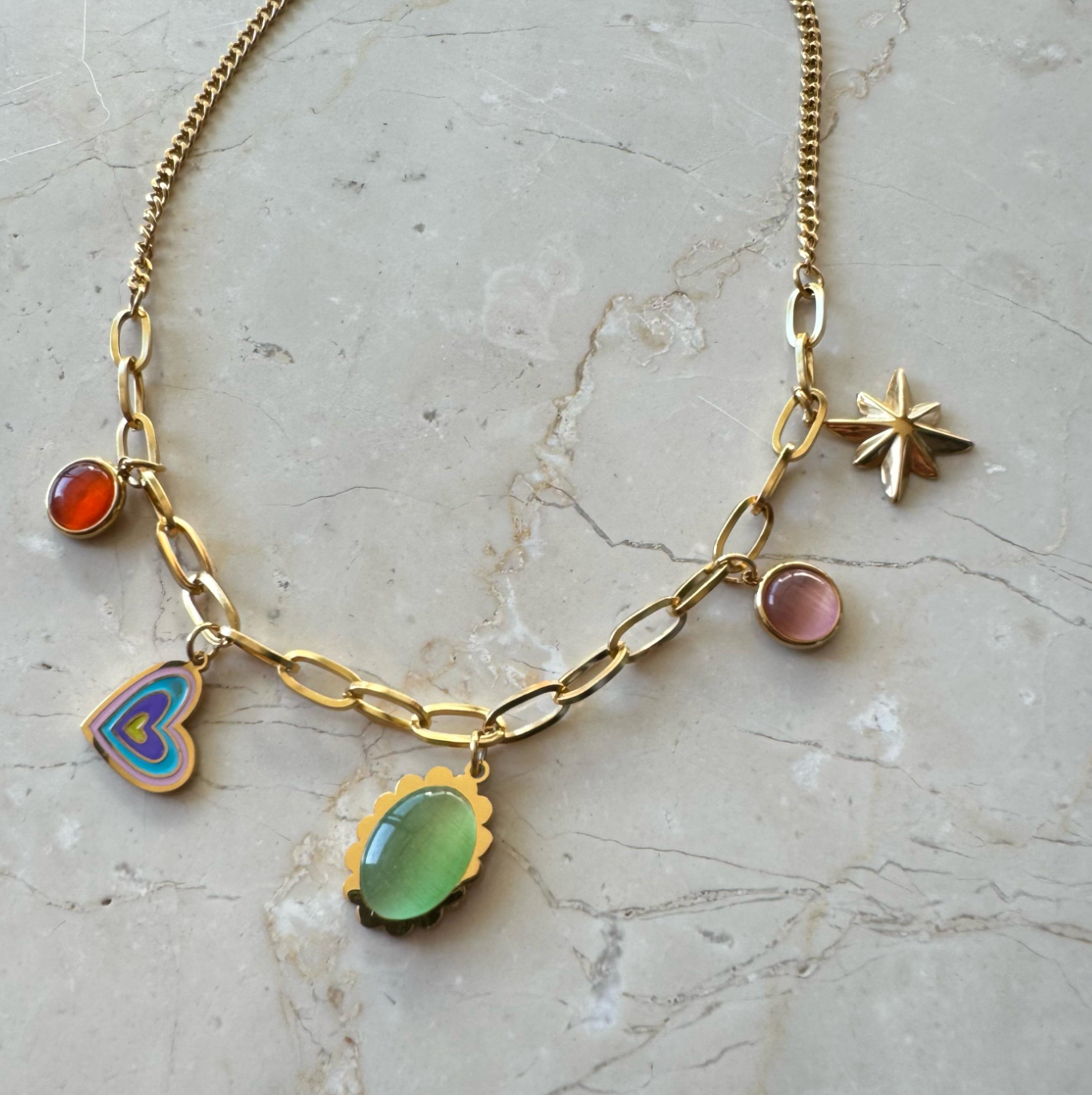 Collar acero con figuritas colores