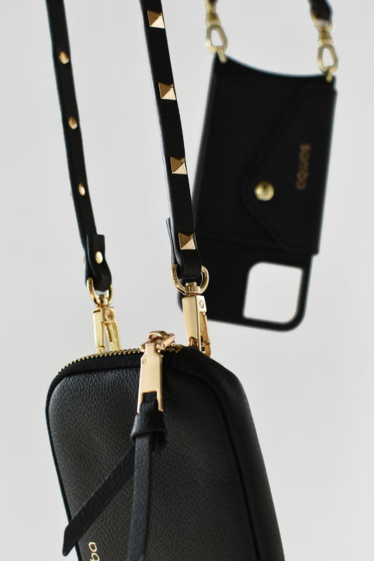 Cartera Samba Cuero Vegano Negra con Strap Tachas